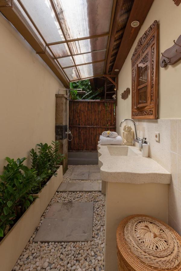 Villa Poppy Seminyak Exterior photo